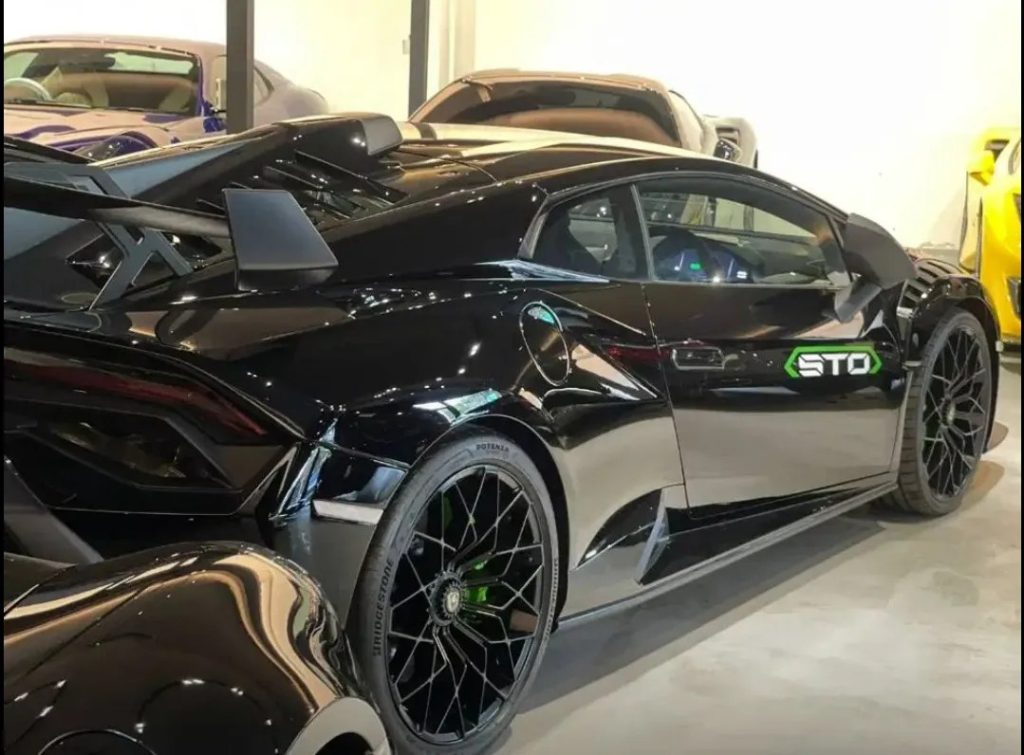 Mbappé Acquires Lamborghini Huracán STO Black Supercar Worth Over Half a Million Dollars