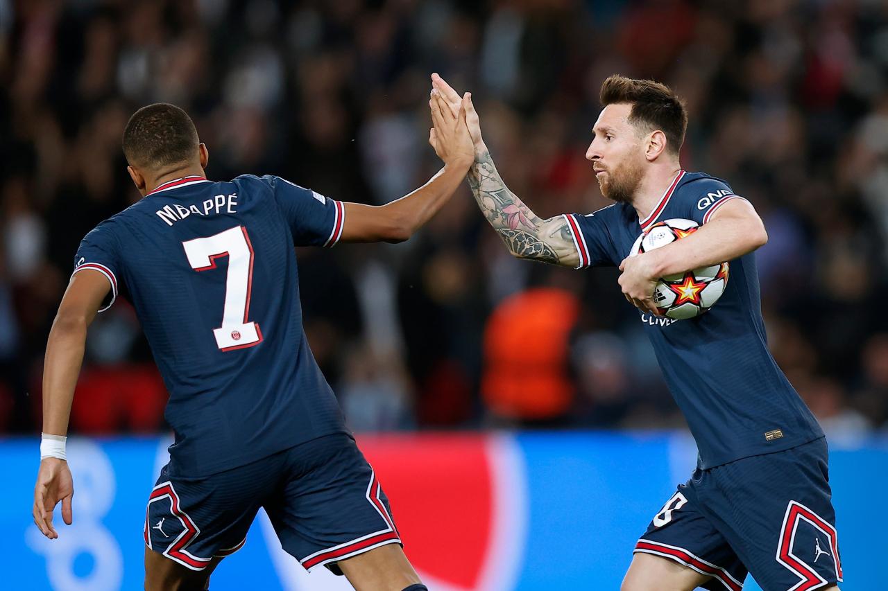 Magic of Lionel Messi and Kylian Mbappe covers PSG's cracks in Champions  League win over Leipzig | The Independent
