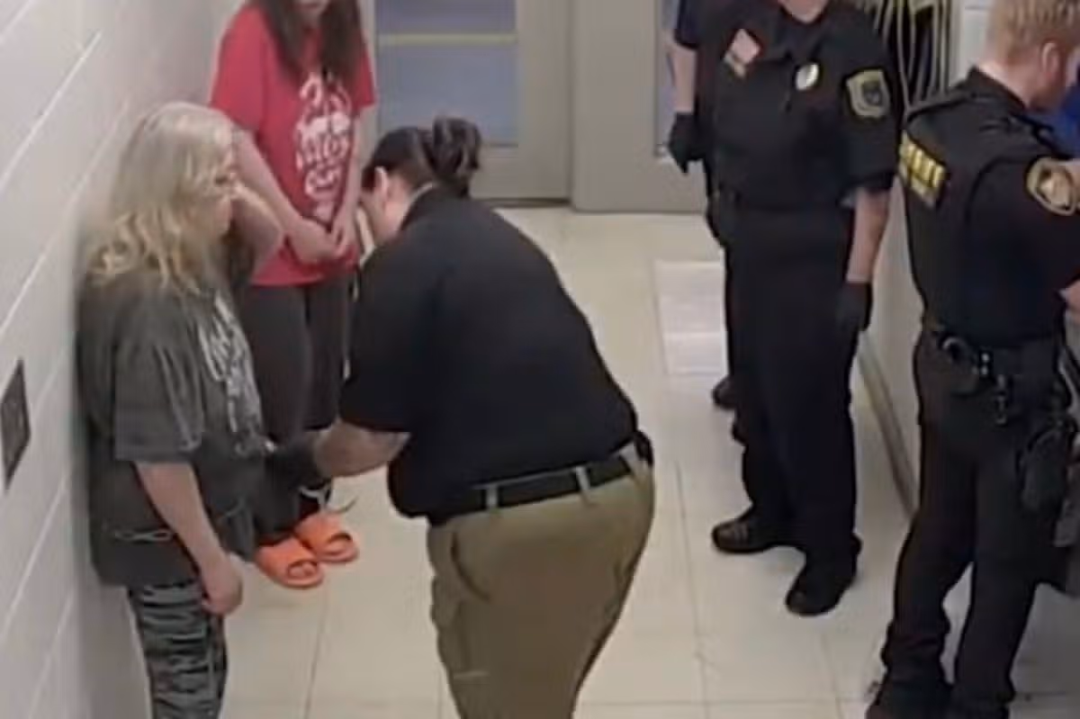 Christina Siders was seen wearing gray leggings and gray t-shirt while being searched in jail