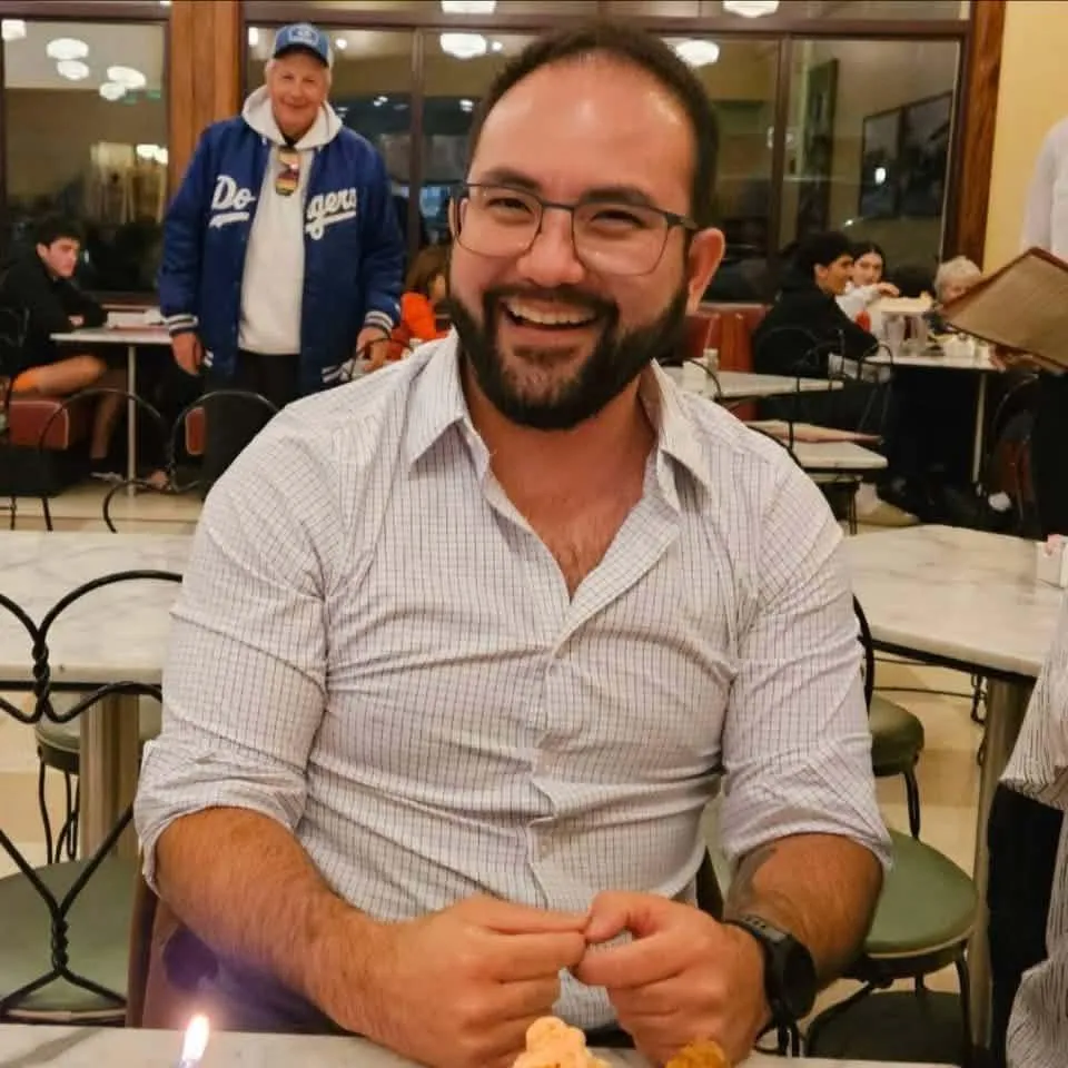 Portrait of Jonathan McKinsey smiling in a restaurant.