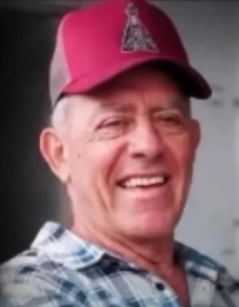 João Roberto Bolelli wearing a red cap and a plaid shirt.